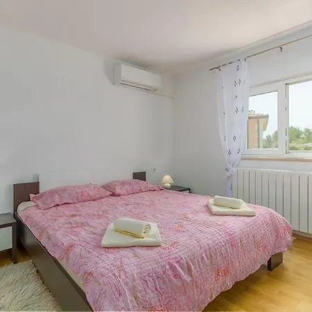 Tijana Villa *